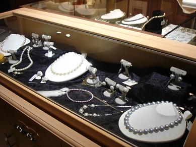 �p�[���Ɉ͂܂�ăE�L�E�L